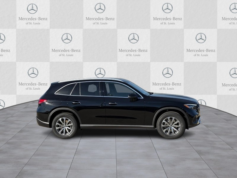 Mercedes-Benz GLC Vehicle Full-screen Gallery Image 2