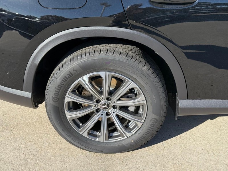 Mercedes-Benz GLC Vehicle Full-screen Gallery Image 4