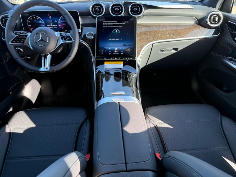 Mercedes-Benz GLC Vehicle Full-screen Gallery Image 6