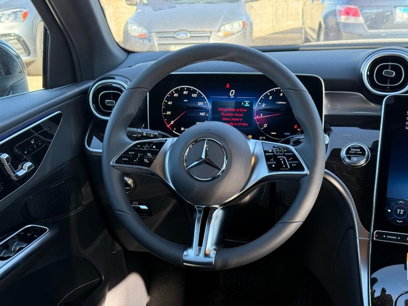 Mercedes-Benz GLC Vehicle Full-screen Gallery Image 7