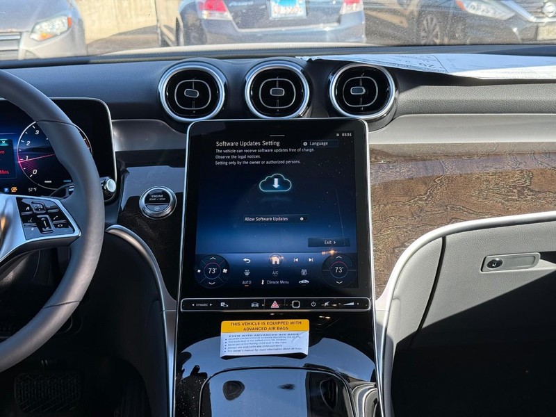 Mercedes-Benz GLC Vehicle Full-screen Gallery Image 8