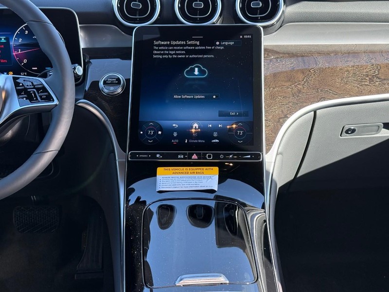 Mercedes-Benz GLC Vehicle Full-screen Gallery Image 9