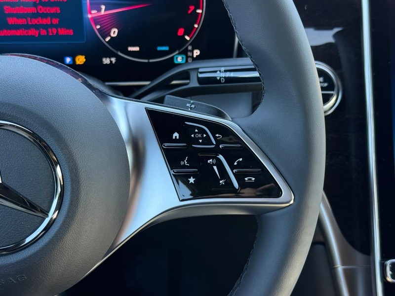 Mercedes-Benz GLC Vehicle Full-screen Gallery Image 14