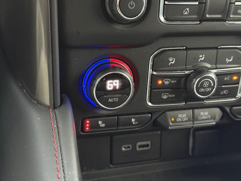 Chevrolet Tahoe Vehicle Full-screen Gallery Image 21