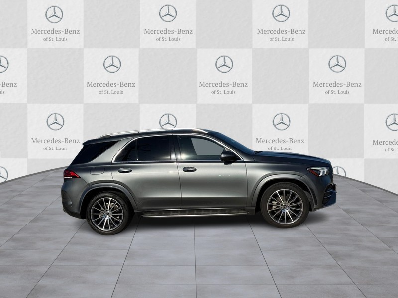 Mercedes-Benz GLE Vehicle Full-screen Gallery Image 2