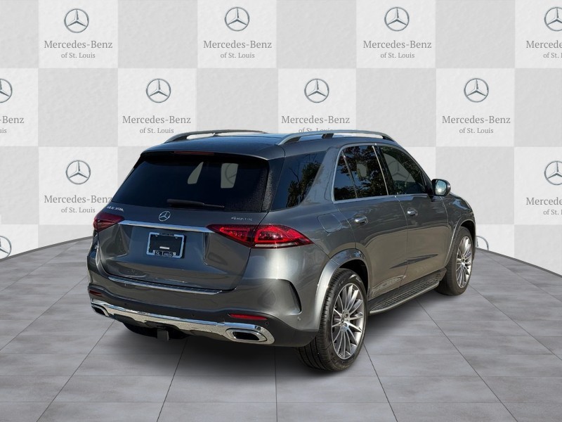 Mercedes-Benz GLE Vehicle Full-screen Gallery Image 3