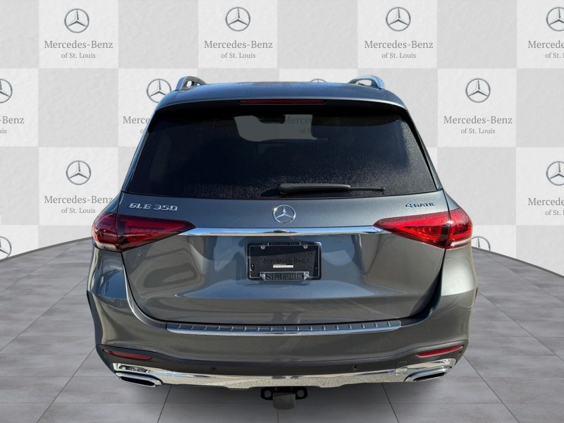 Mercedes-Benz GLE Vehicle Full-screen Gallery Image 6