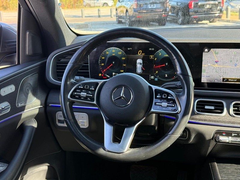 Mercedes-Benz GLE Vehicle Full-screen Gallery Image 14