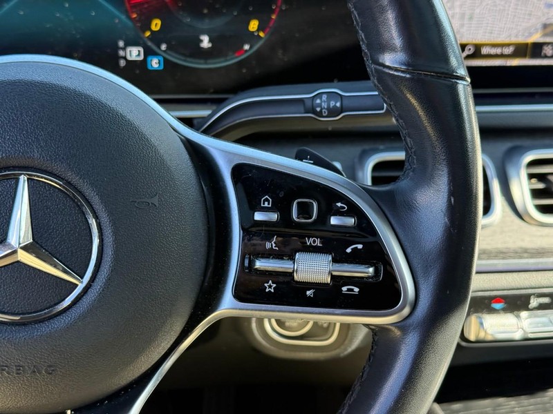 Mercedes-Benz GLE Vehicle Full-screen Gallery Image 22