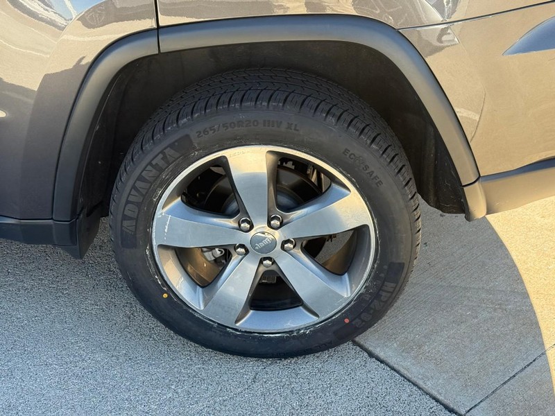 Jeep Grand Cherokee Vehicle Full-screen Gallery Image 8