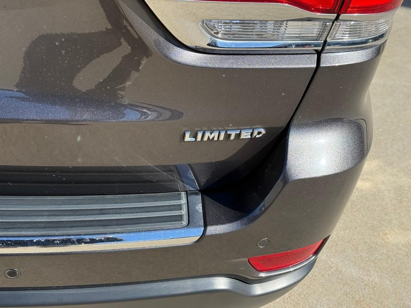 Jeep Grand Cherokee Vehicle Full-screen Gallery Image 9