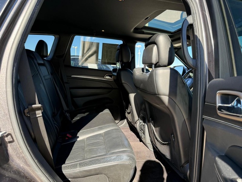 Jeep Grand Cherokee Vehicle Full-screen Gallery Image 10