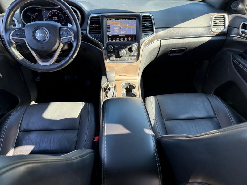 Jeep Grand Cherokee Vehicle Full-screen Gallery Image 11