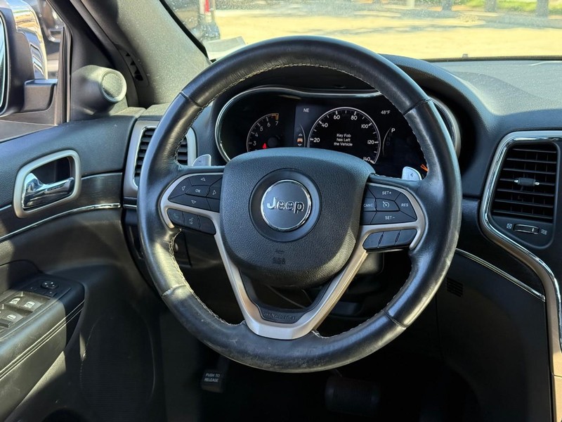 Jeep Grand Cherokee Vehicle Full-screen Gallery Image 12