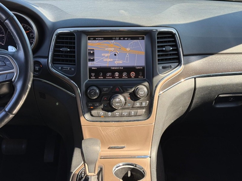 Jeep Grand Cherokee Vehicle Full-screen Gallery Image 13