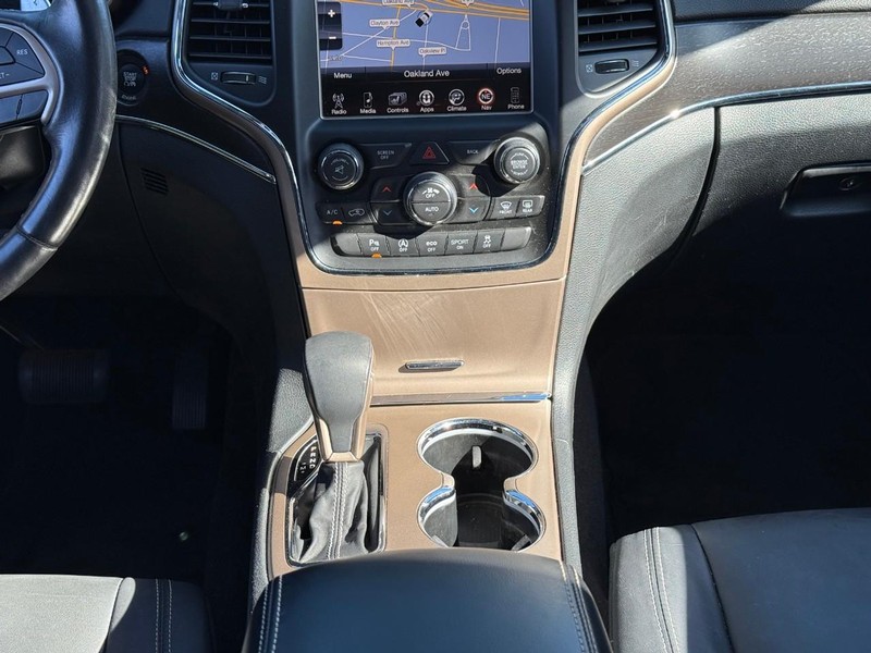 Jeep Grand Cherokee Vehicle Full-screen Gallery Image 14