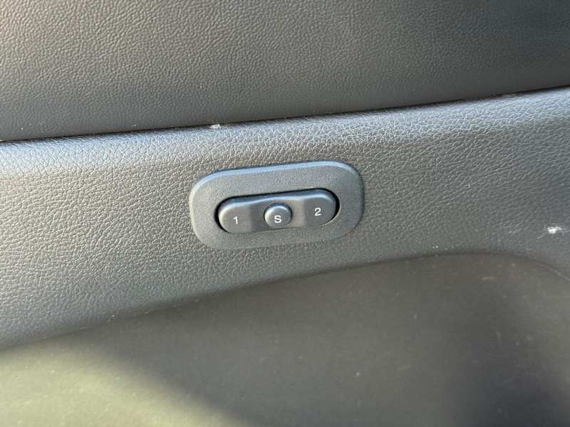 Jeep Grand Cherokee Vehicle Full-screen Gallery Image 16