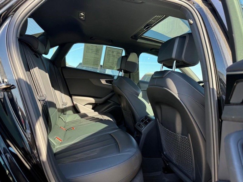 Audi A4 Sedan Vehicle Full-screen Gallery Image 10