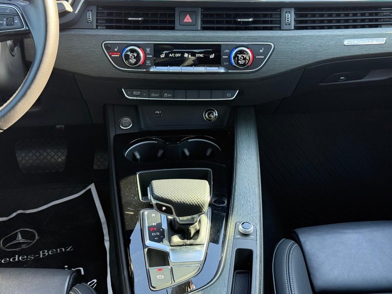 Audi A4 Sedan Vehicle Full-screen Gallery Image 14