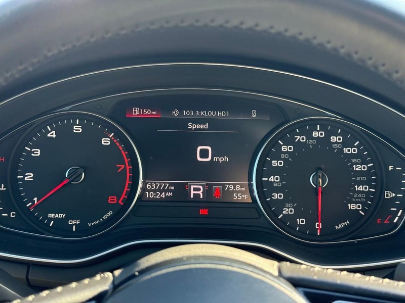 Audi A4 Sedan Vehicle Full-screen Gallery Image 22