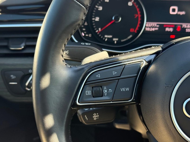 Audi A4 Sedan Vehicle Full-screen Gallery Image 23