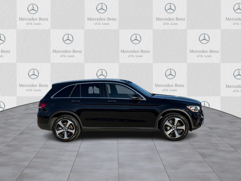 Mercedes-Benz GLC Vehicle Full-screen Gallery Image 2