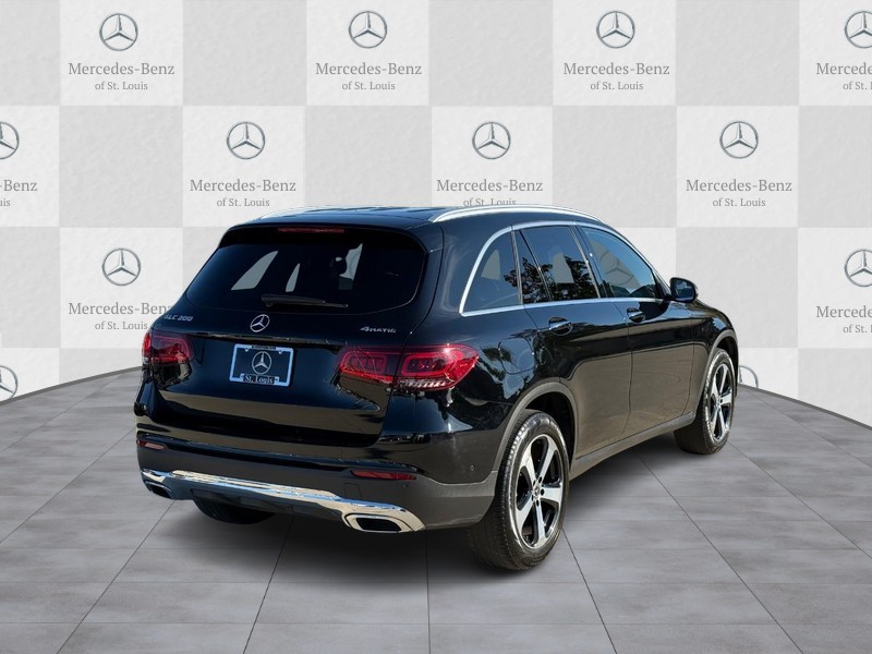 Mercedes-Benz GLC Vehicle Full-screen Gallery Image 3