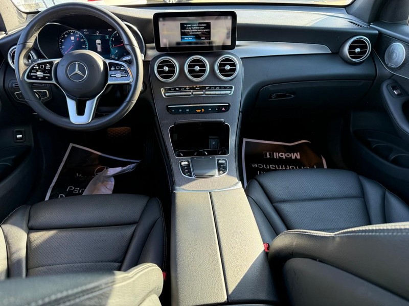Mercedes-Benz GLC Vehicle Full-screen Gallery Image 13
