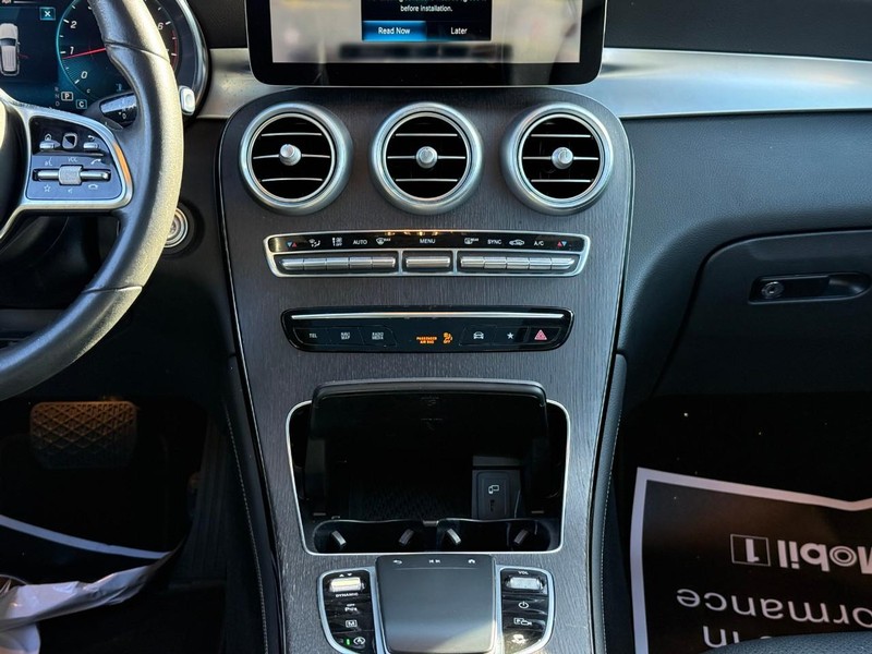 Mercedes-Benz GLC Vehicle Full-screen Gallery Image 16