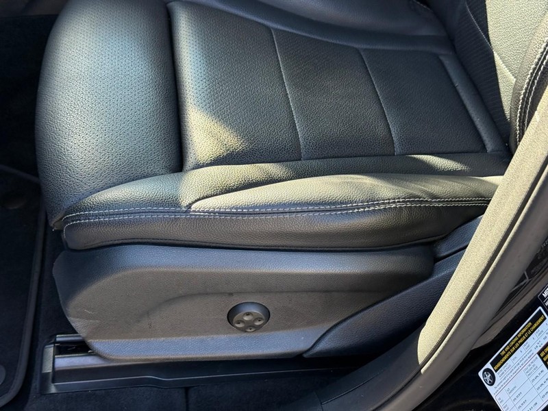 Mercedes-Benz GLC Vehicle Full-screen Gallery Image 20