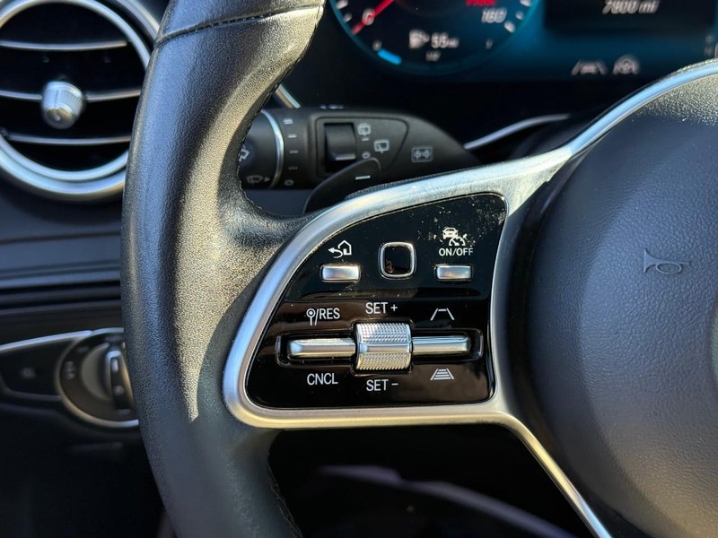 Mercedes-Benz GLC Vehicle Full-screen Gallery Image 21