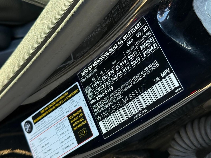 Mercedes-Benz GLC Vehicle Full-screen Gallery Image 26