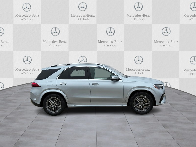 Mercedes-Benz GLE Vehicle Full-screen Gallery Image 2