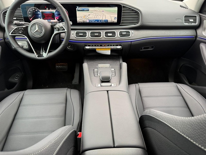 Mercedes-Benz GLE Vehicle Full-screen Gallery Image 7