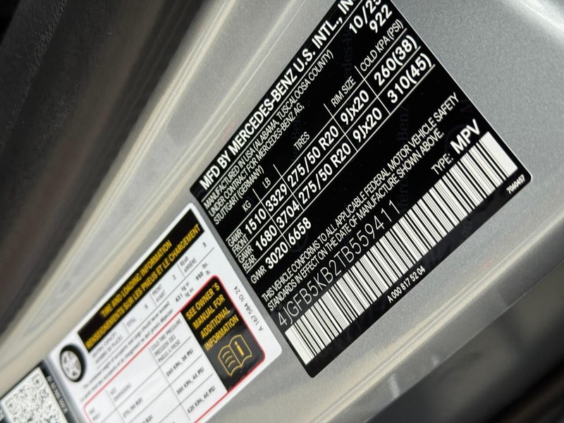 Mercedes-Benz GLE Vehicle Full-screen Gallery Image 18