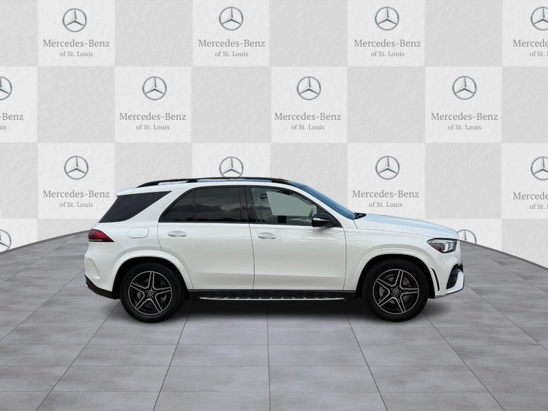 Mercedes-Benz GLE Vehicle Full-screen Gallery Image 2