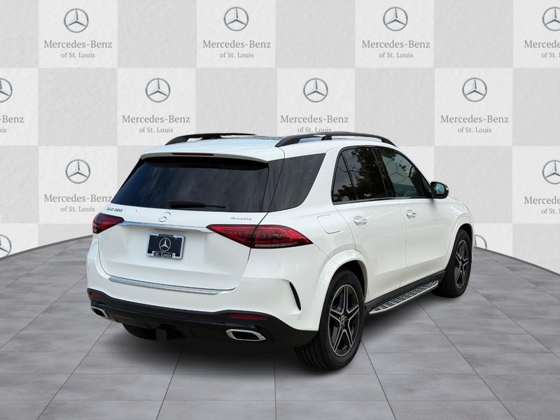 Mercedes-Benz GLE Vehicle Full-screen Gallery Image 3