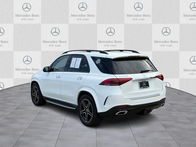 Mercedes-Benz GLE Vehicle Full-screen Gallery Image 4