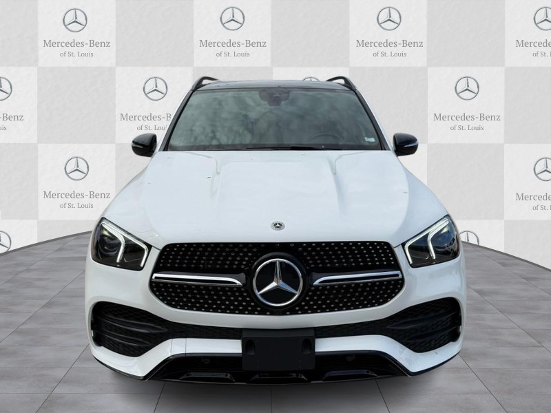 Mercedes-Benz GLE Vehicle Full-screen Gallery Image 7