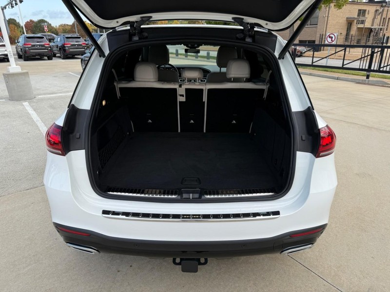 Mercedes-Benz GLE Vehicle Full-screen Gallery Image 8