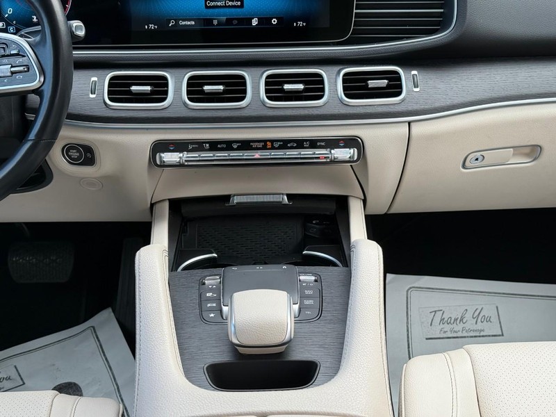 Mercedes-Benz GLE Vehicle Full-screen Gallery Image 16