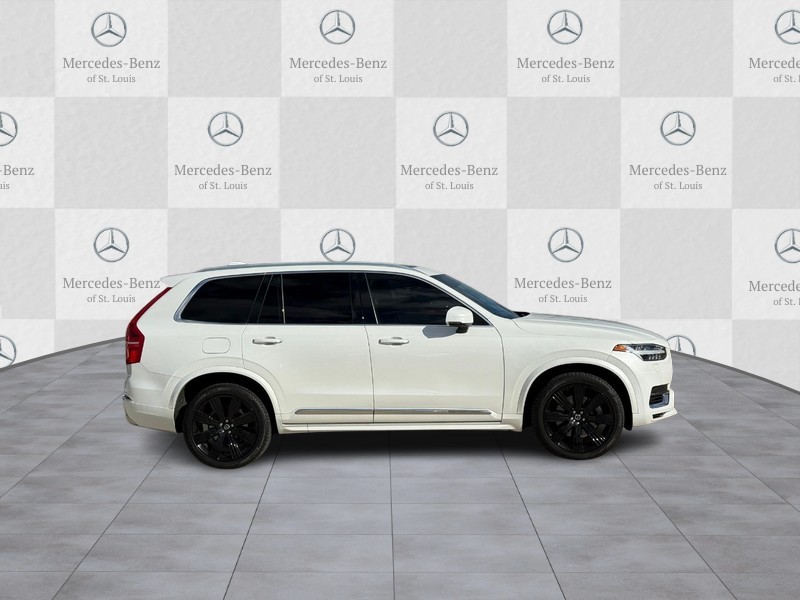 Volvo XC90 Vehicle Full-screen Gallery Image 2