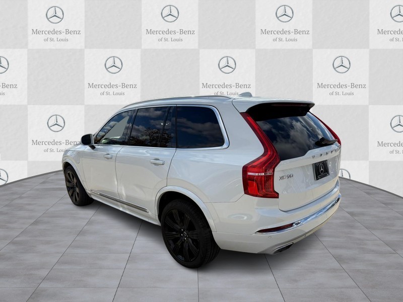 Volvo XC90 Vehicle Full-screen Gallery Image 4