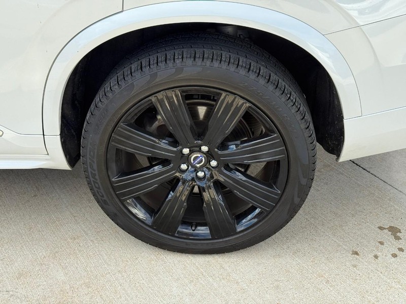 Volvo XC90 Vehicle Full-screen Gallery Image 9