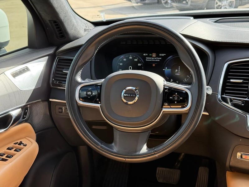 Volvo XC90 Vehicle Full-screen Gallery Image 12
