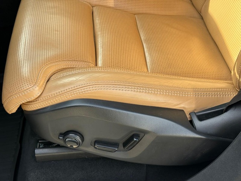 Volvo XC90 Vehicle Full-screen Gallery Image 19