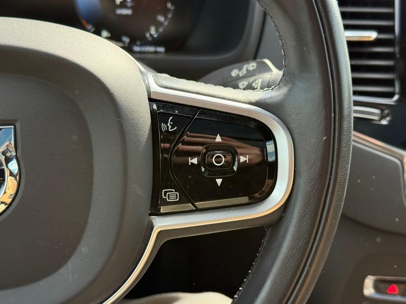 Volvo XC90 Vehicle Full-screen Gallery Image 21