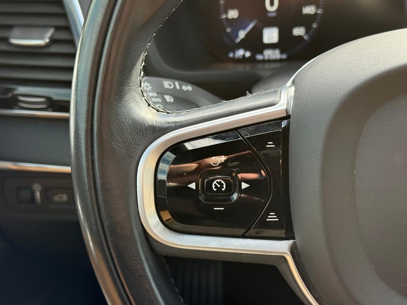 Volvo XC90 Vehicle Full-screen Gallery Image 22