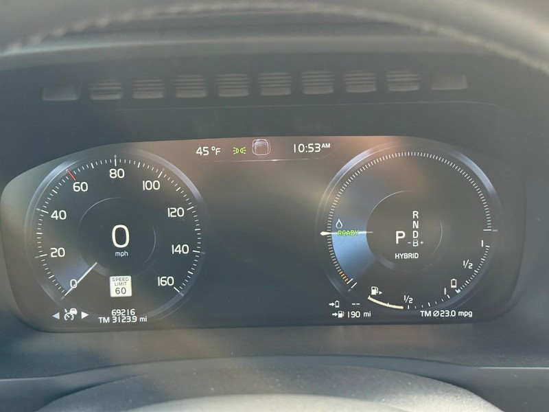 Volvo XC90 Vehicle Full-screen Gallery Image 23