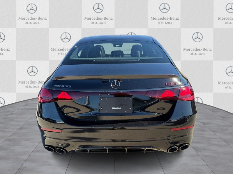 Mercedes-Benz E-Class Vehicle Full-screen Gallery Image 7